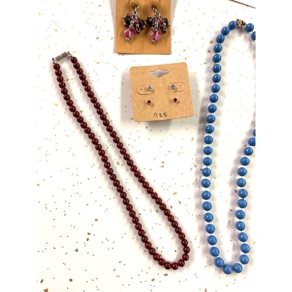 Vintage Jewelry Set Of 9 Pieces: 6 Earrings & 3 Beaded Necklaces In Maroon & Gra - Picture 7 of 9